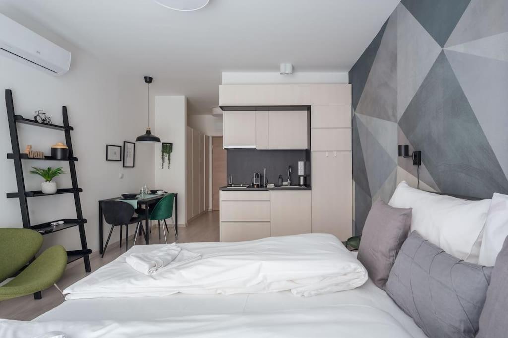 Intimate Ground-floor Hideaway - 011 Apartamento *